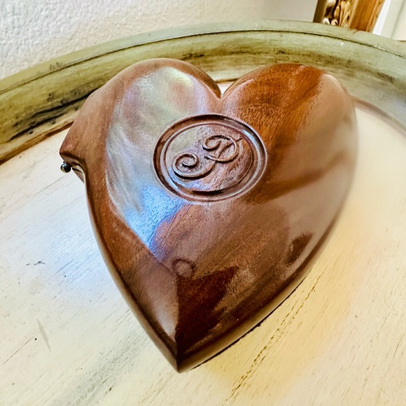 Vintage Heart Shaped Wood Trinket Box with Monogram P - Picture 1 of 12